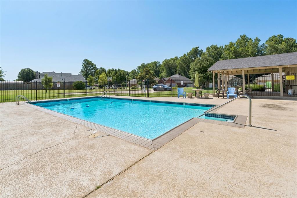 404 N Willowood Drive 404 & 406 Property Photo 18