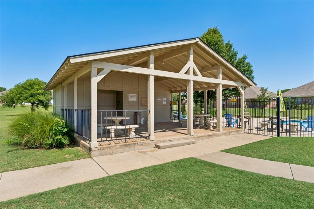 404 N Willowood Drive 404 & 406 Property Photo 19