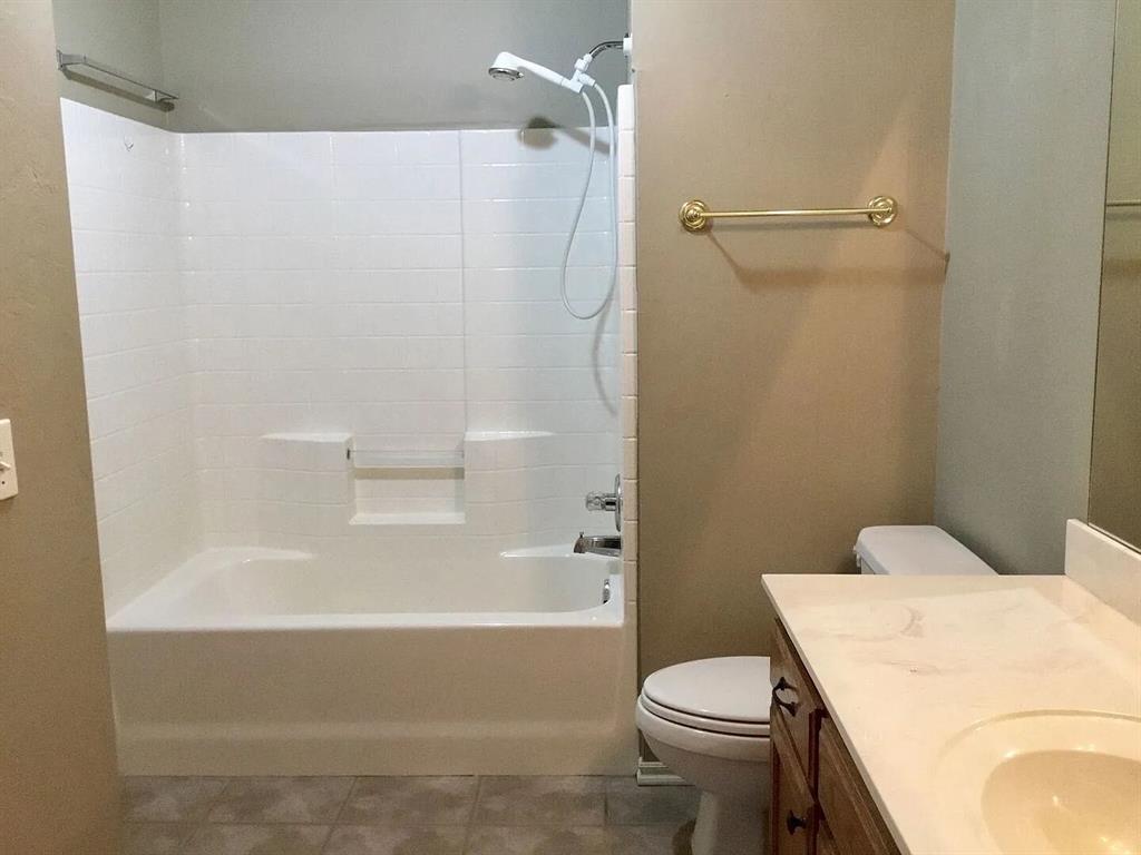 408 N Willowood Drive 408 & 410 Property Photo 15