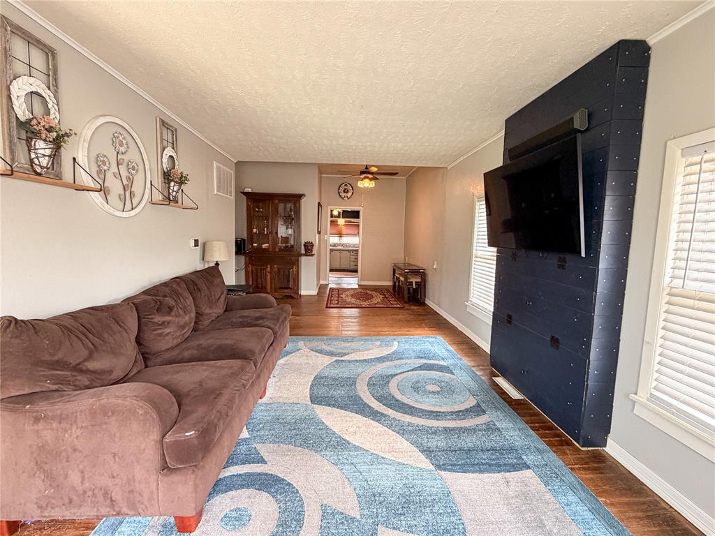 1215 N Walnut Street Property Photo 6
