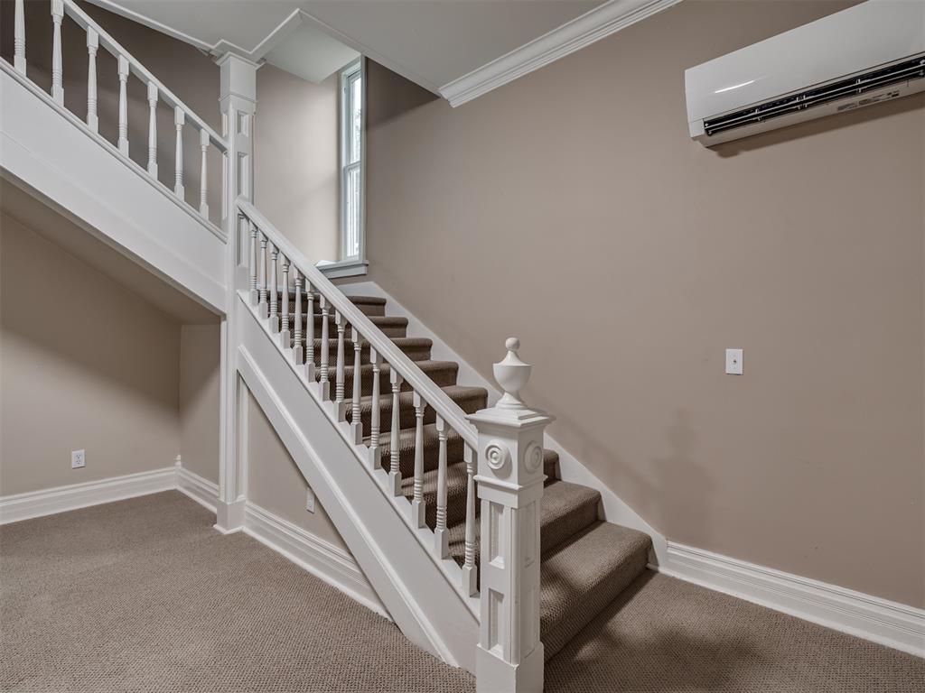 702 N Park Avenue Property Photo 23