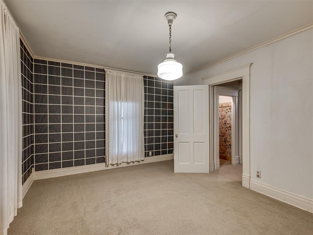 702 N Park Avenue Property Photo 25