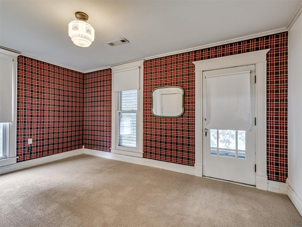702 N Park Avenue Property Photo 32