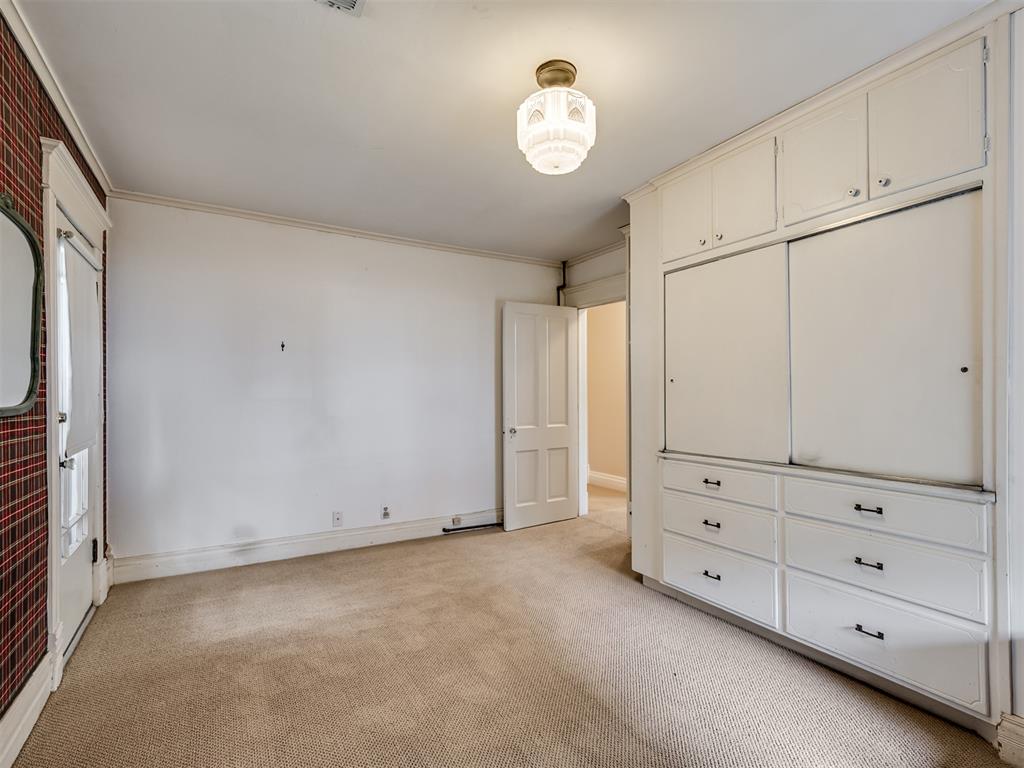 702 N Park Avenue Property Photo 33