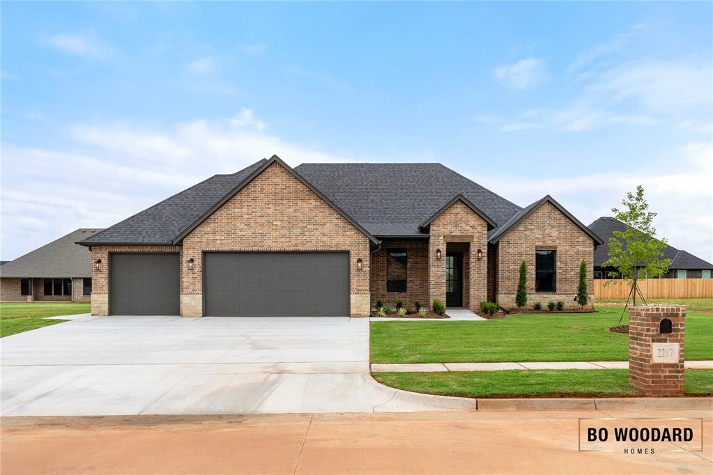 2217 W Cole Drive Property Photo 1