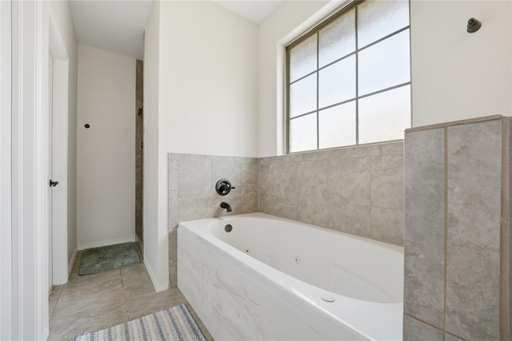 10812 Nw 34th Street Property Photo 15