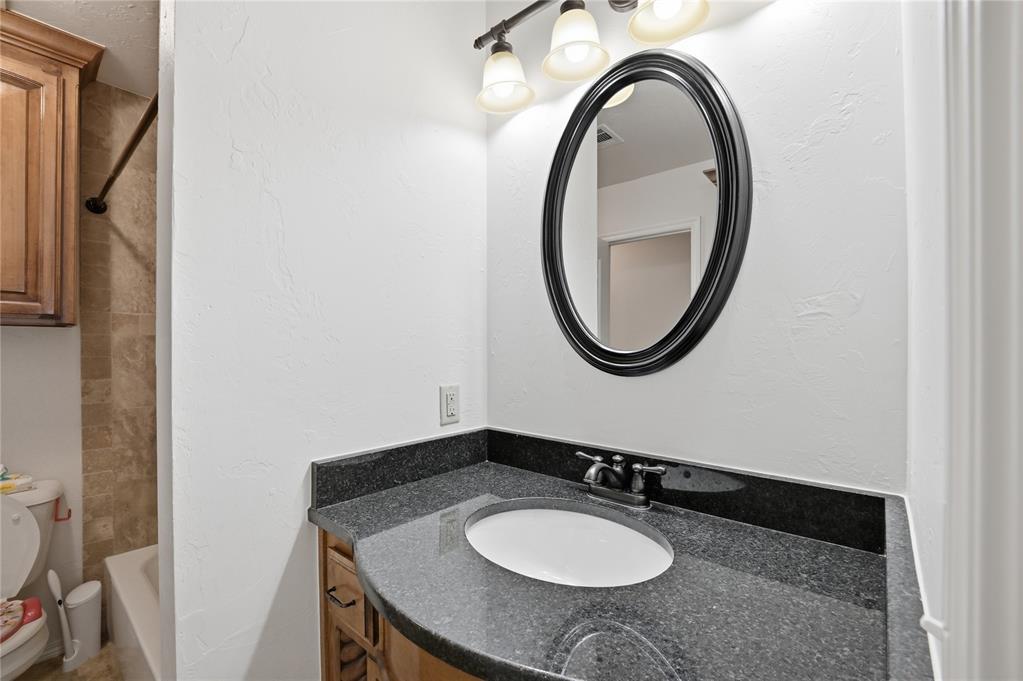 10812 Nw 34th Street Property Photo 23