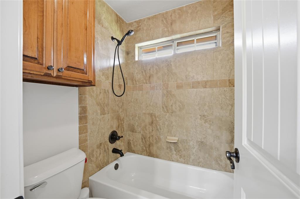 10812 Nw 34th Street Property Photo 23
