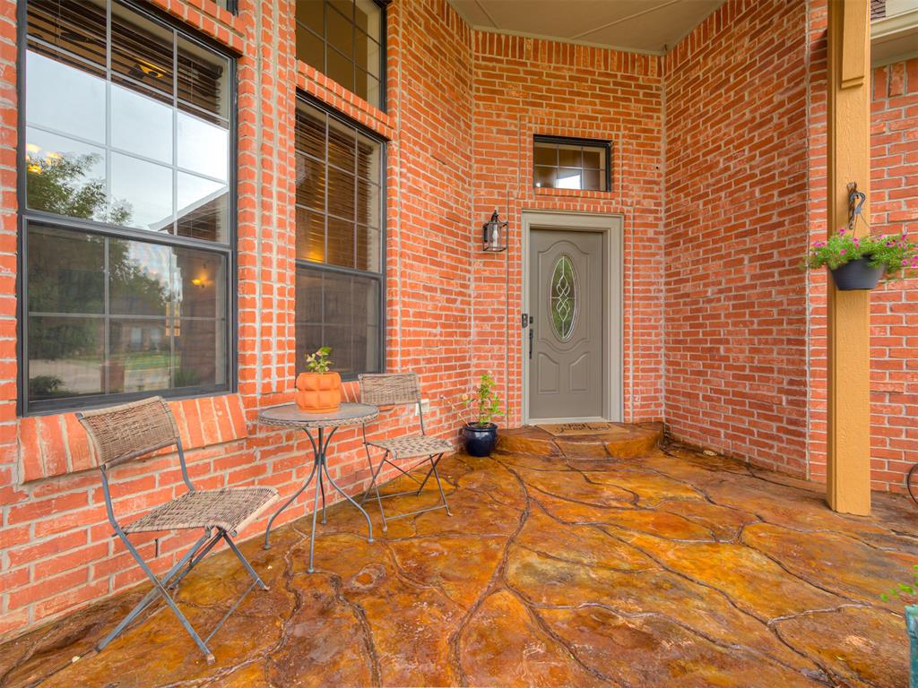 908 N Justin Drive Property Photo 5