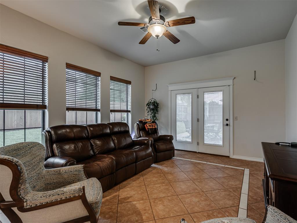 908 N Justin Drive Property Photo 14