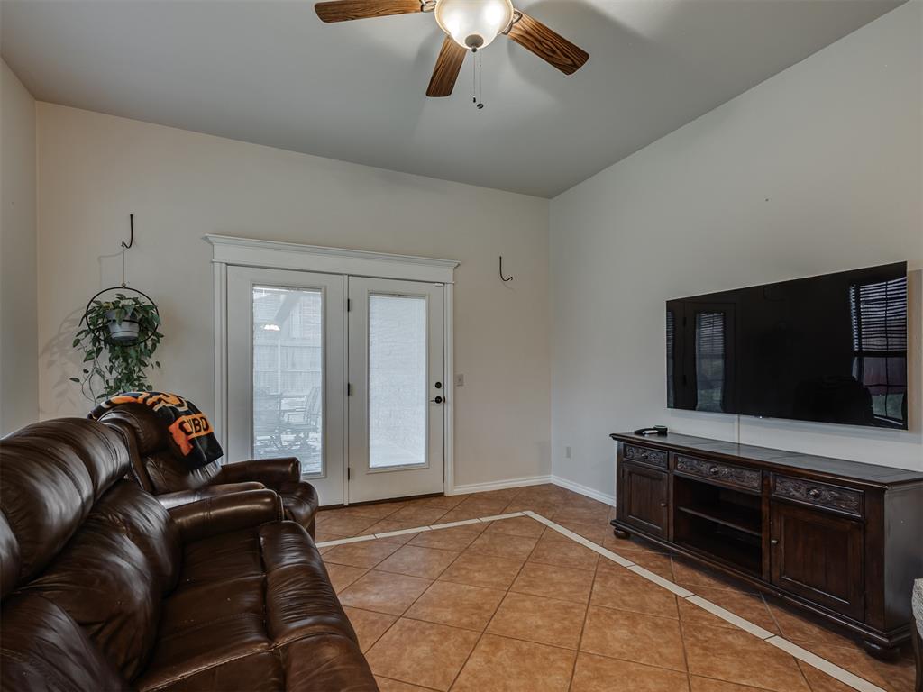 908 N Justin Drive Property Photo 15