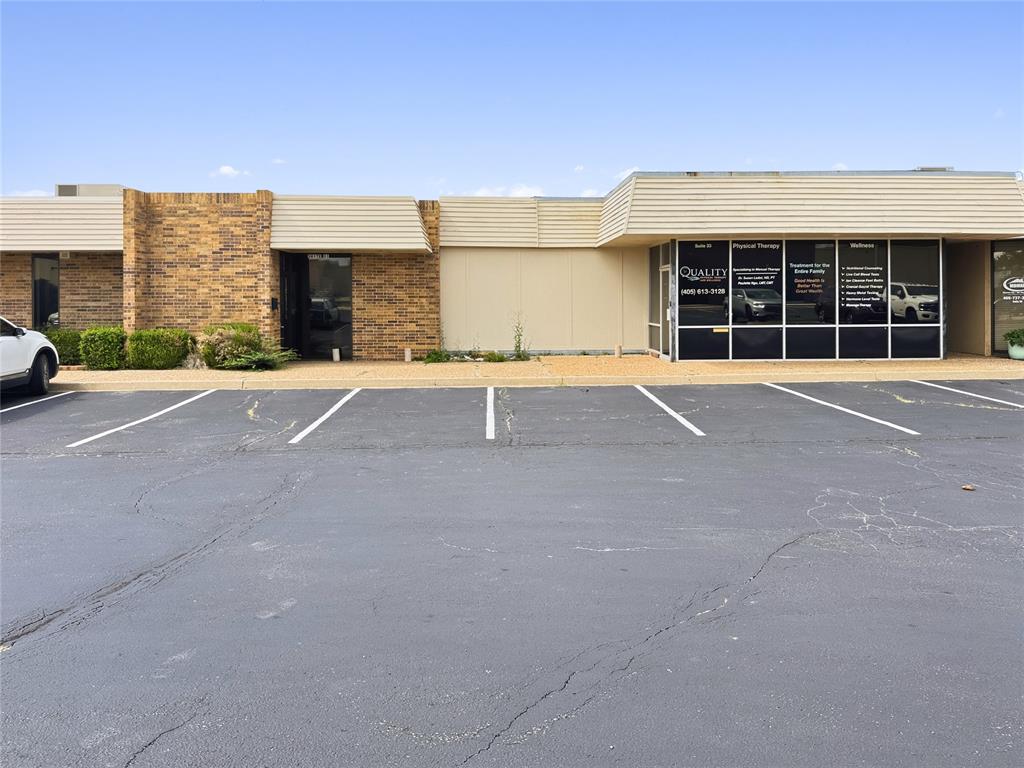 1212 S Air Depot Boulevard 31 Property Photo 22
