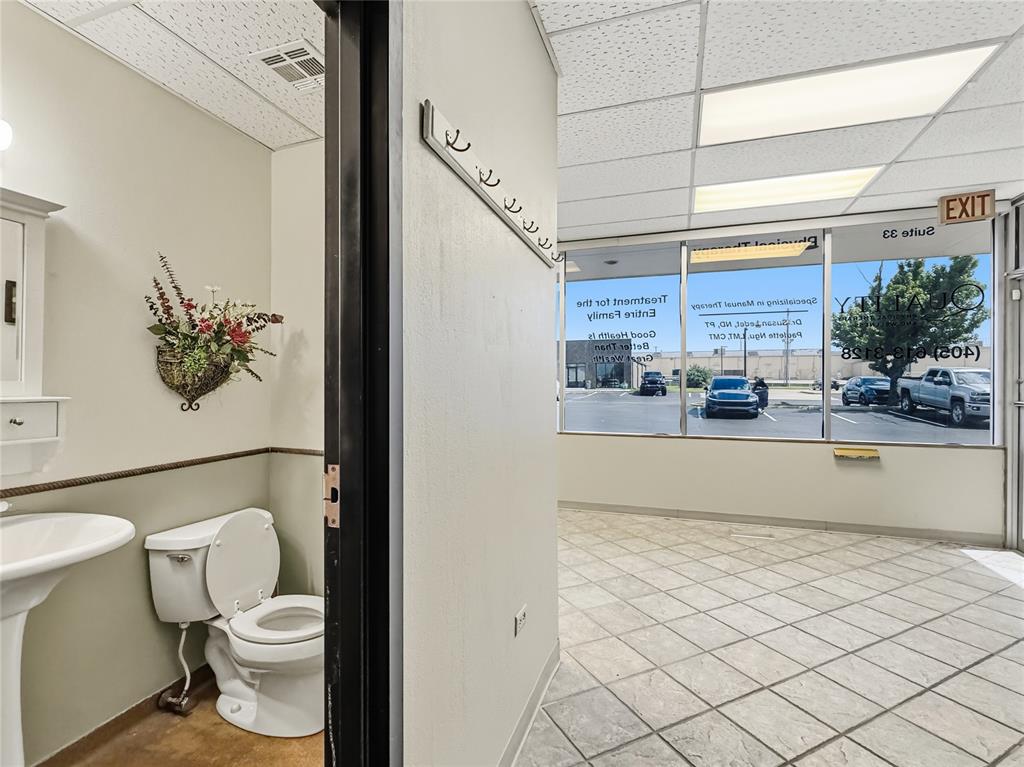 1212 S Air Depot Boulevard 31 Property Photo 27