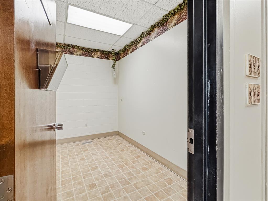 1212 S Air Depot Boulevard 31 Property Photo 36