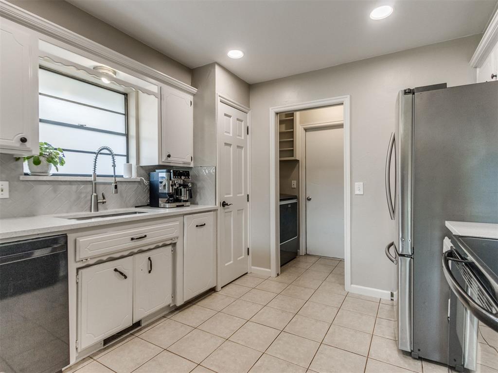 10324 Leicester Drive Property Photo 17