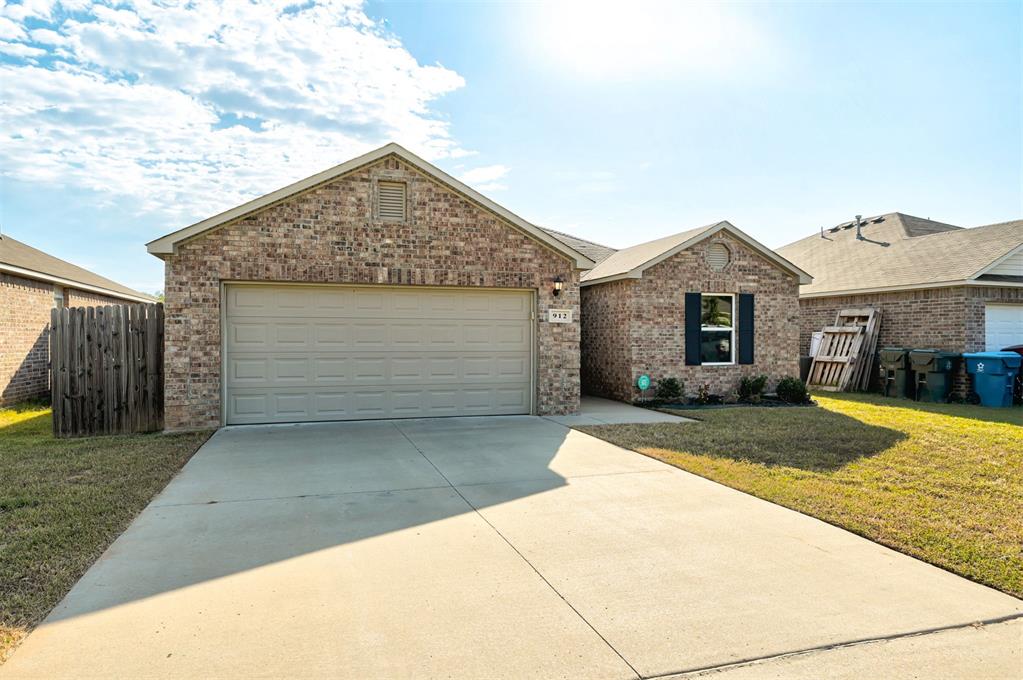 912 Klare Lane Property Photo 3