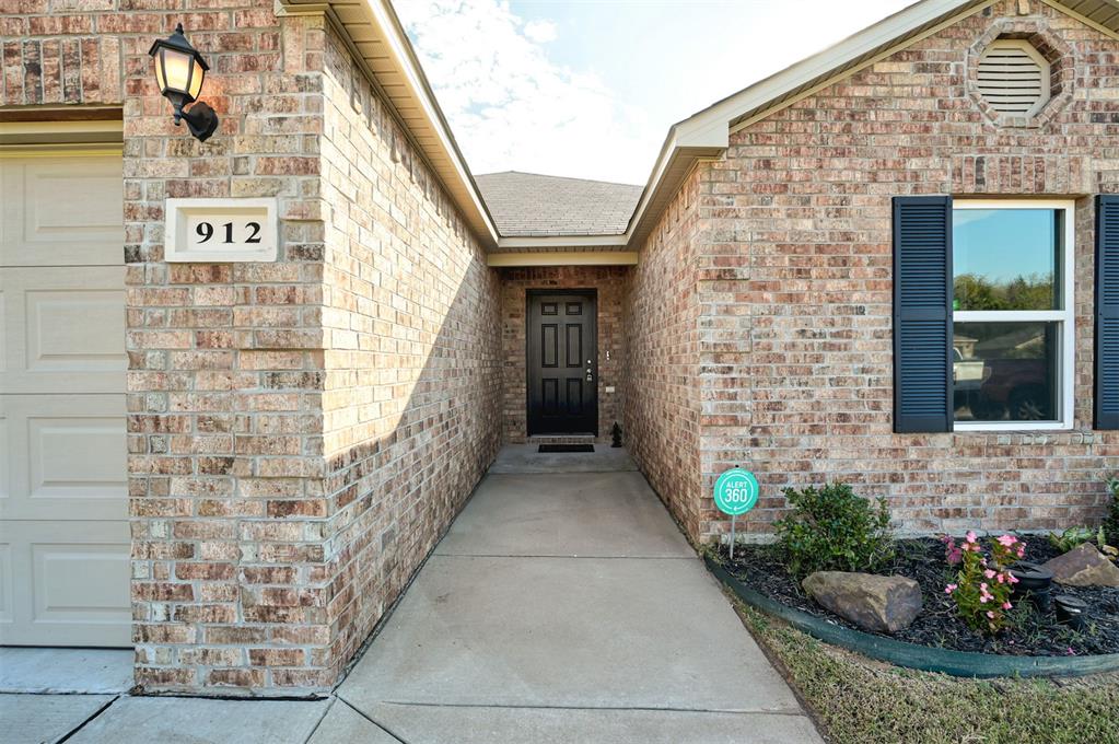 912 Klare Lane Property Photo 4