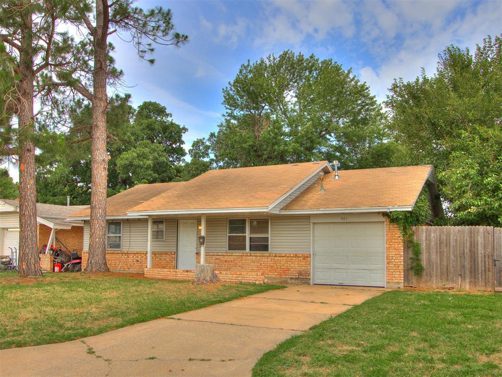 941 N Bradley Avenue Property Photo 1