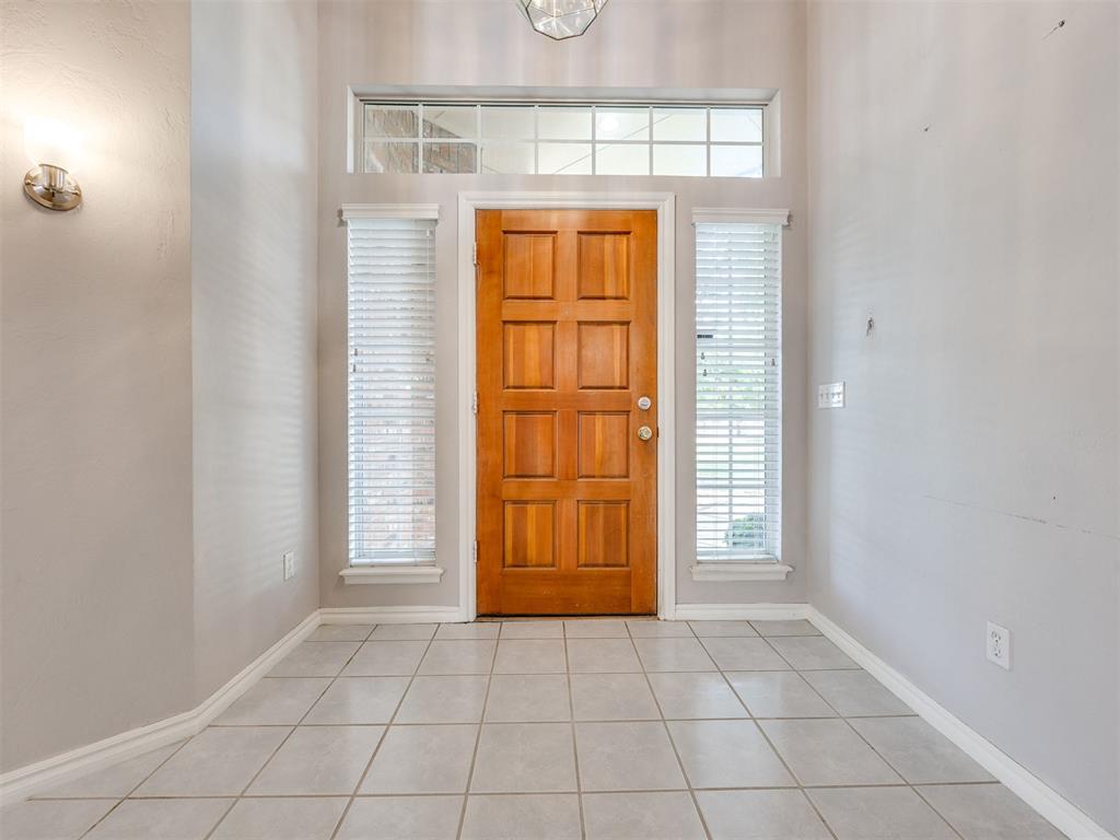 969 Pinebrooke Court Property Photo 4