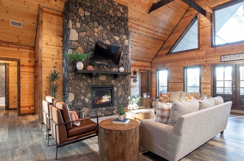 706 Red Berry Trail Property Photo 8
