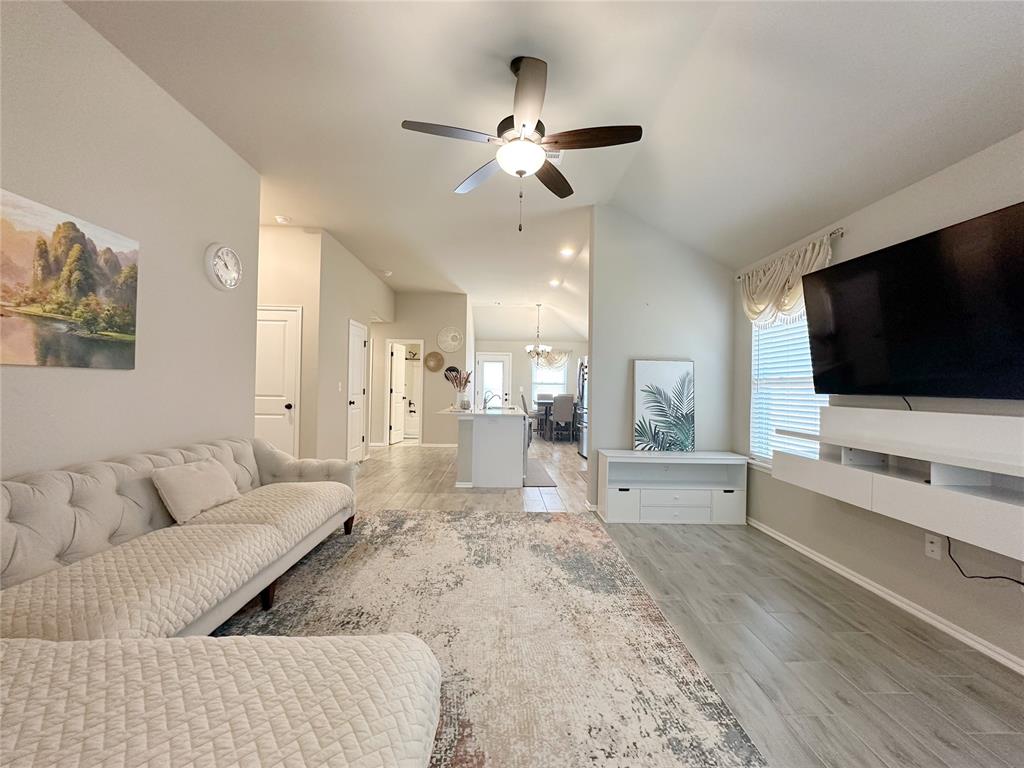 3813 Central Park Drive Property Photo 7