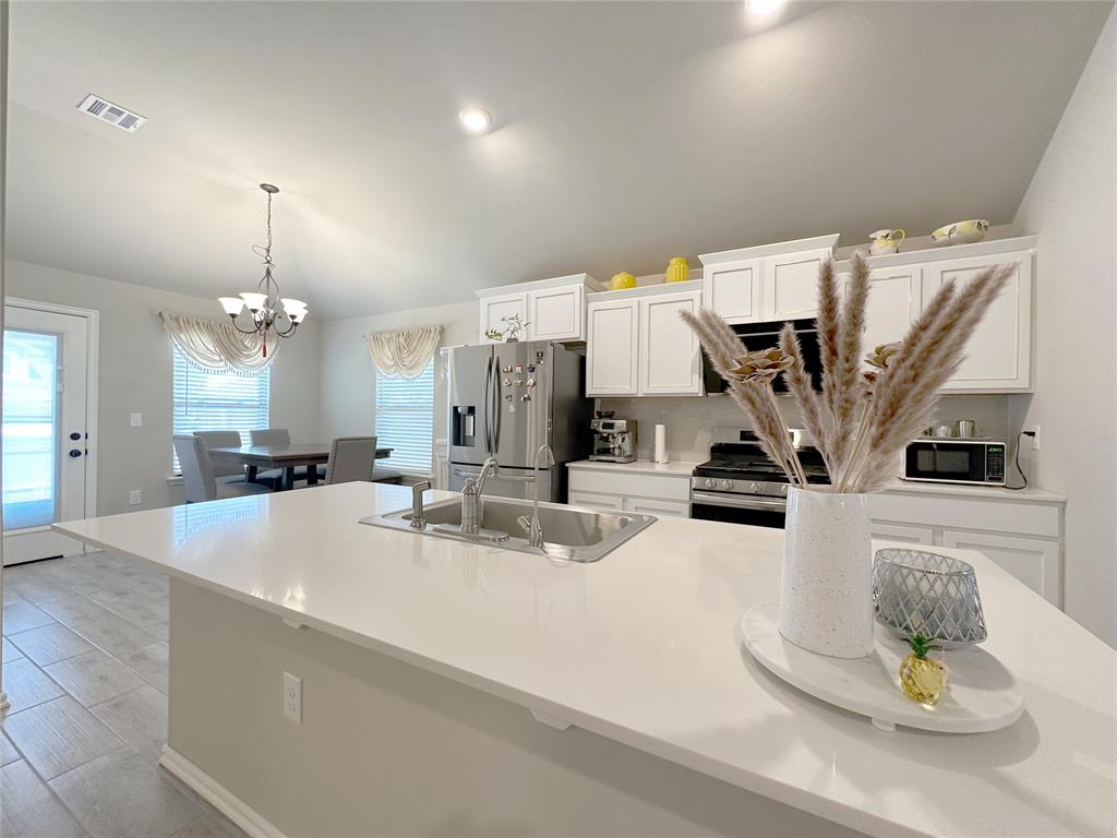 3813 Central Park Drive Property Photo 12
