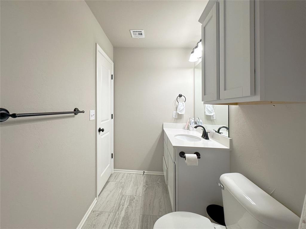 3813 Central Park Drive Property Photo 19