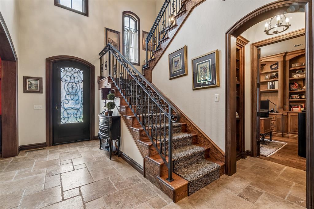 16329 Scotland Way Property Photo 4