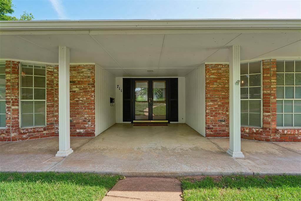 711 Willment Place Property Photo 2