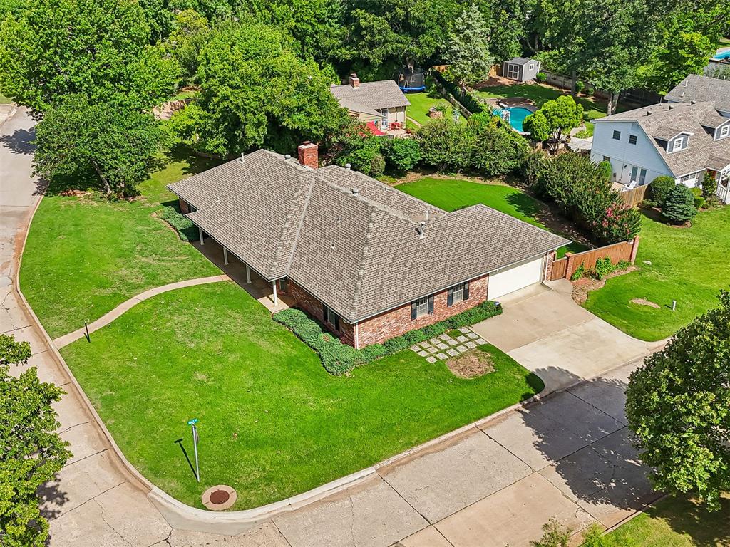711 Willment Place Property Photo 3