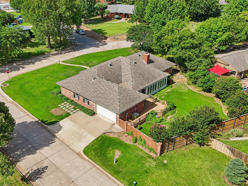 711 Willment Place Property Photo 4