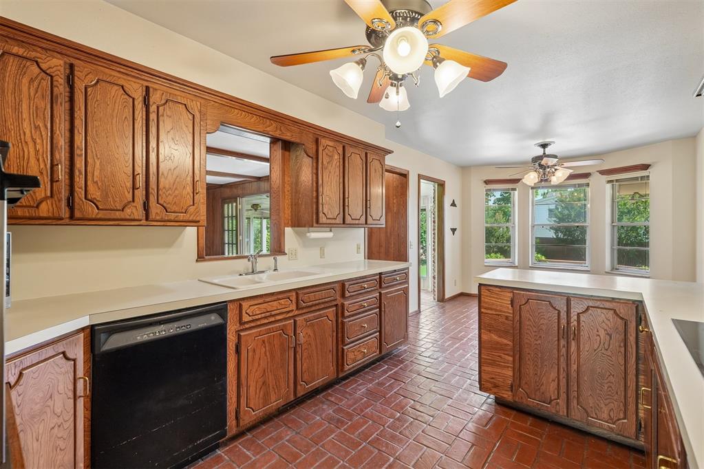 711 Willment Place Property Photo 17