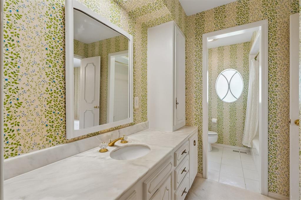 711 Willment Place Property Photo 33