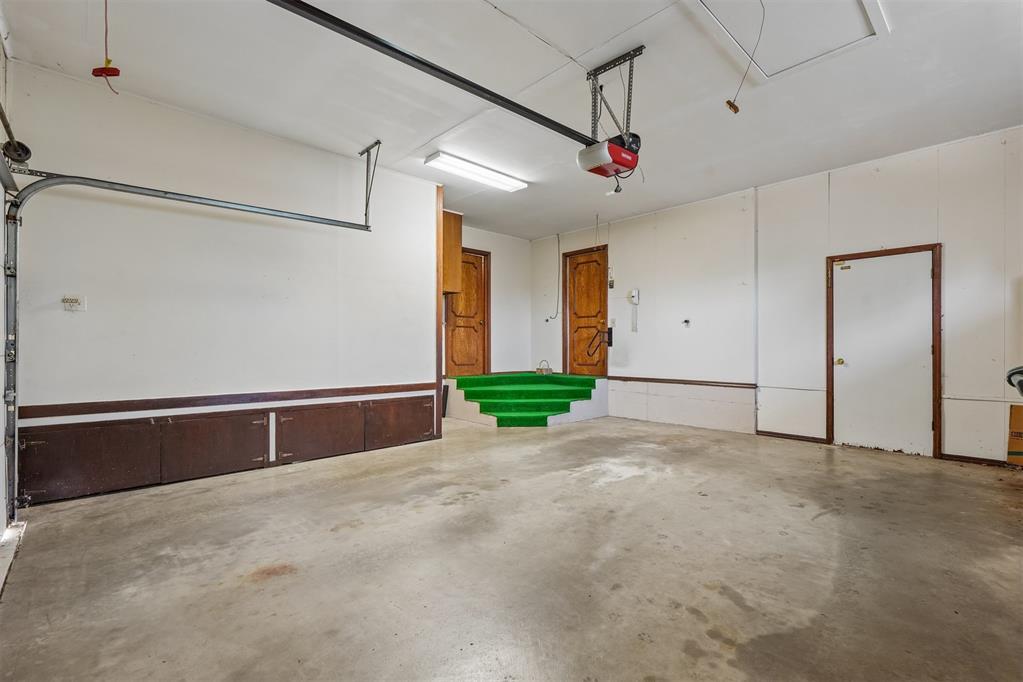 711 Willment Place Property Photo 38