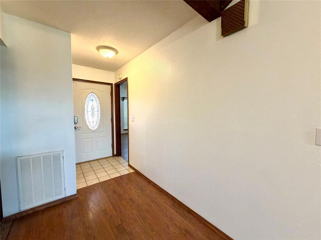 2914 Lacey Drive Property Photo 4
