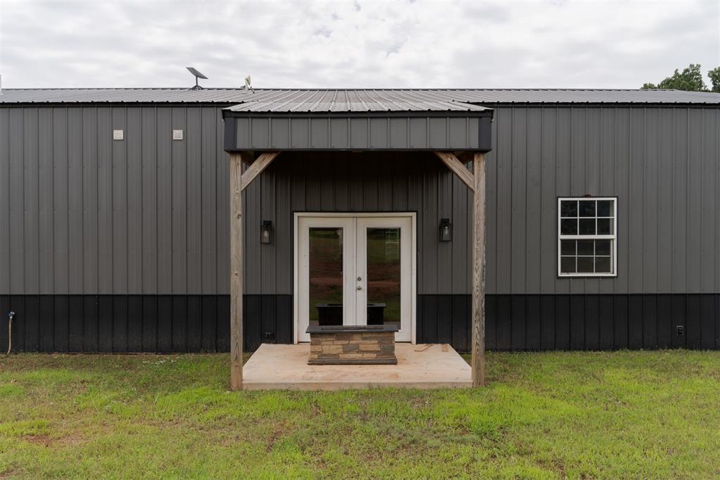 5250 Crystal Lake Drive Property Photo 4