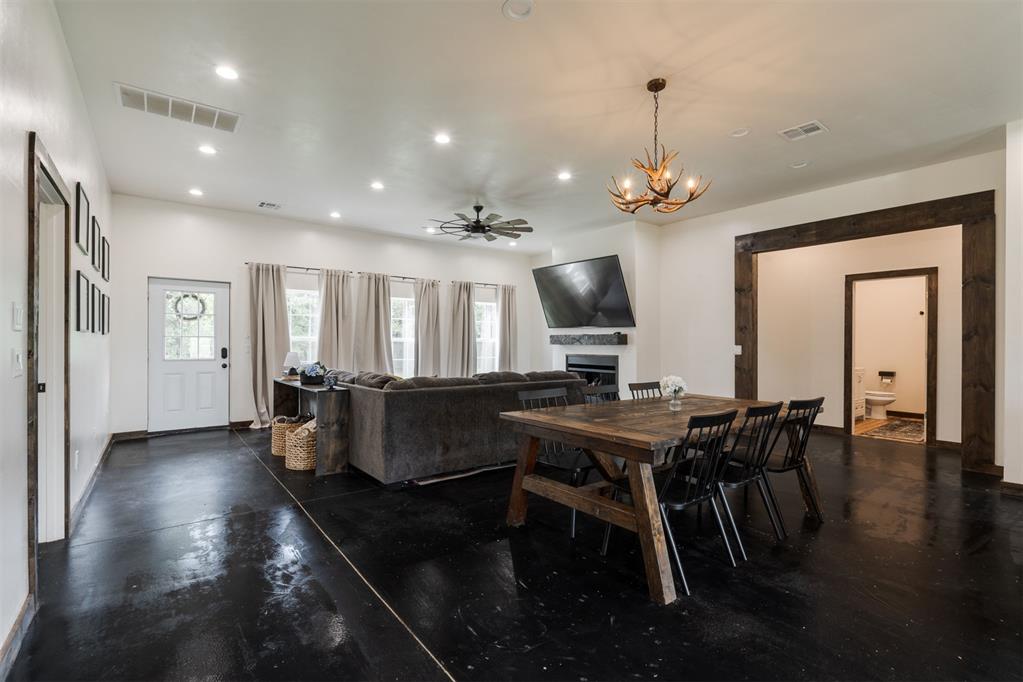 5250 Crystal Lake Drive Property Photo 8
