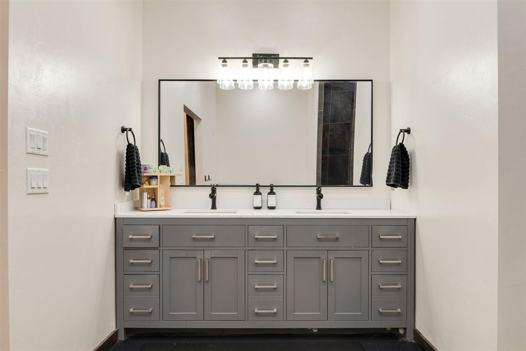 5250 Crystal Lake Drive Property Photo 12