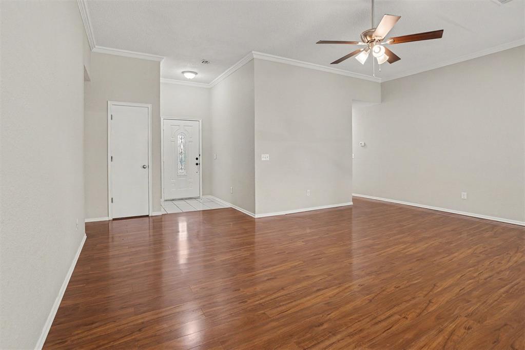 10109 S Hillcrest Drive Property Photo 2