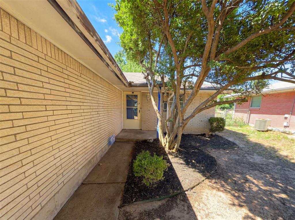 7629 NW 14th Street Property Photo 1