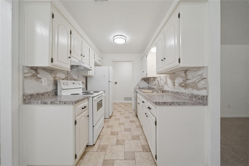 5421 S Huddleston Drive Property Photo 12
