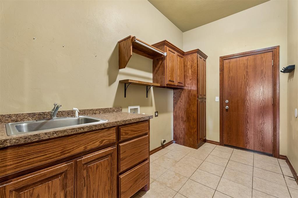 6109 Callahan Way Property Photo 37