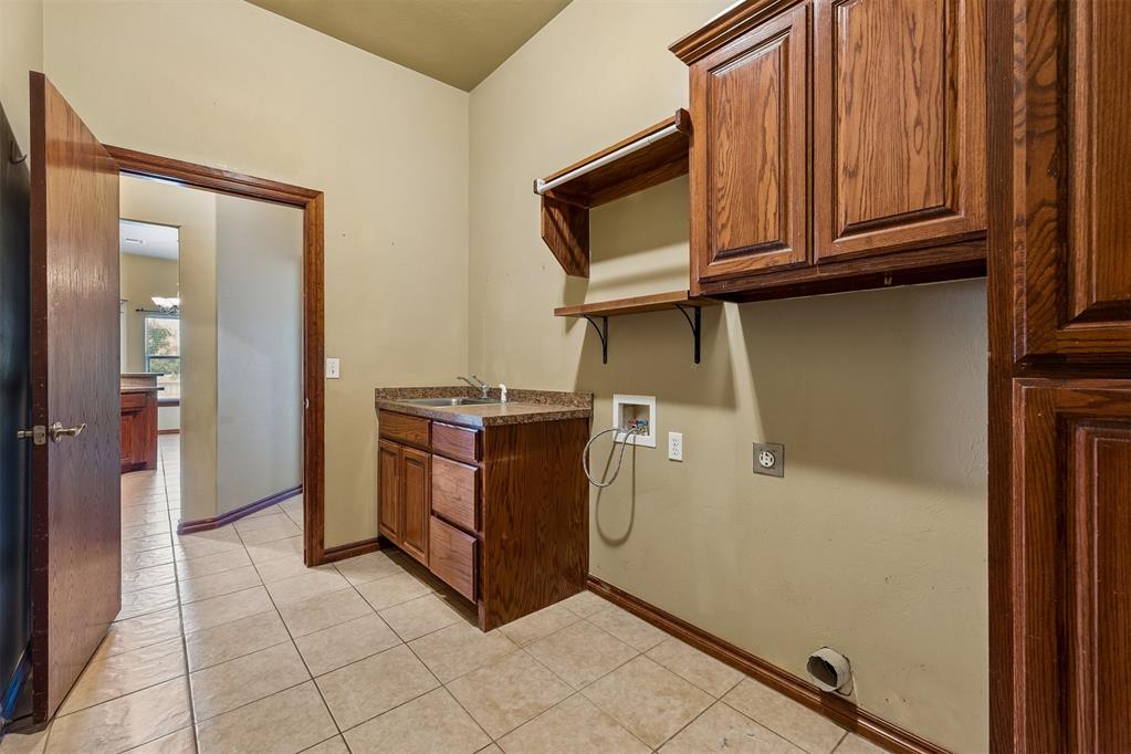 6109 Callahan Way Property Photo 38