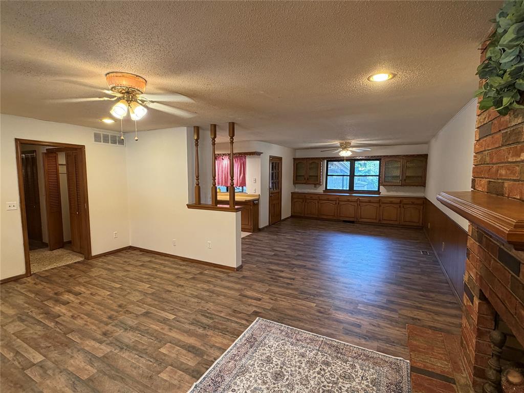 808 N Burns Street Property Photo 4