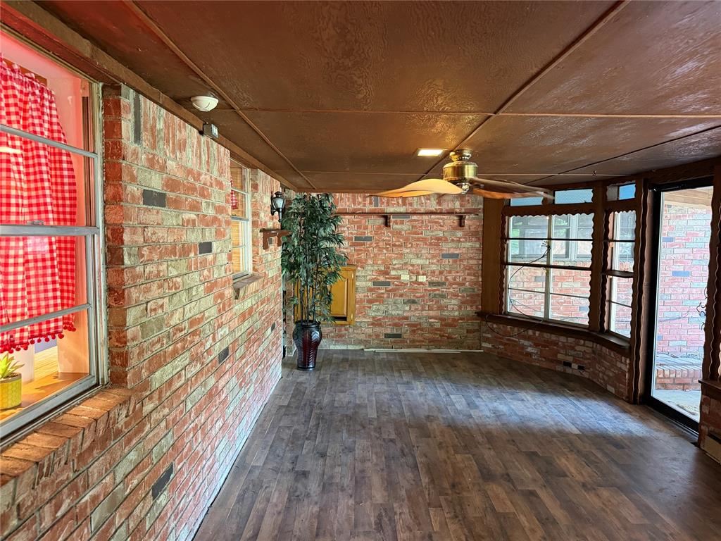 808 N Burns Street Property Photo 28