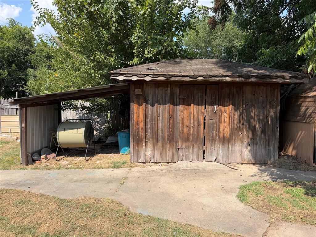 808 N Burns Street Property Photo 38