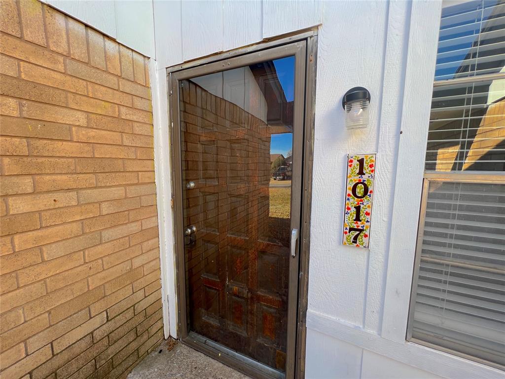 1017 S Neptune Street Property Photo 7