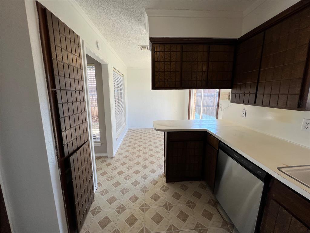 1017 S Neptune Street Property Photo 19