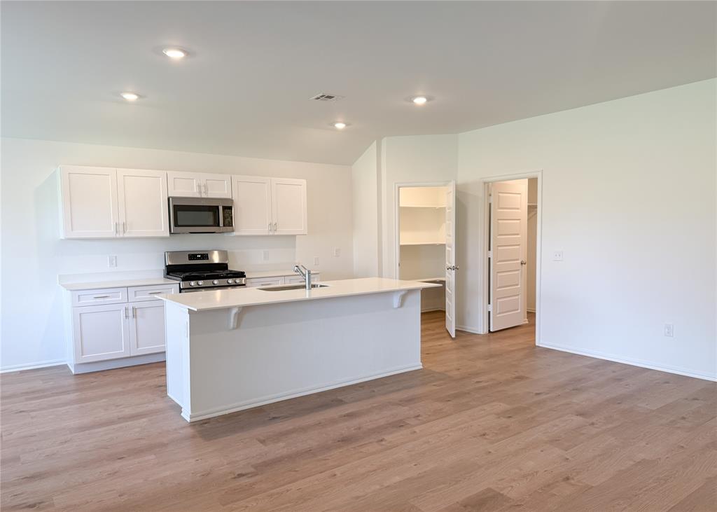 16309 Harvester Drive Property Photo 4