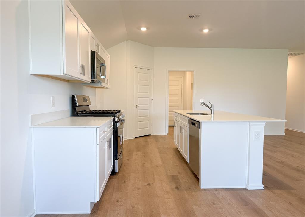 16309 Harvester Drive Property Photo 5
